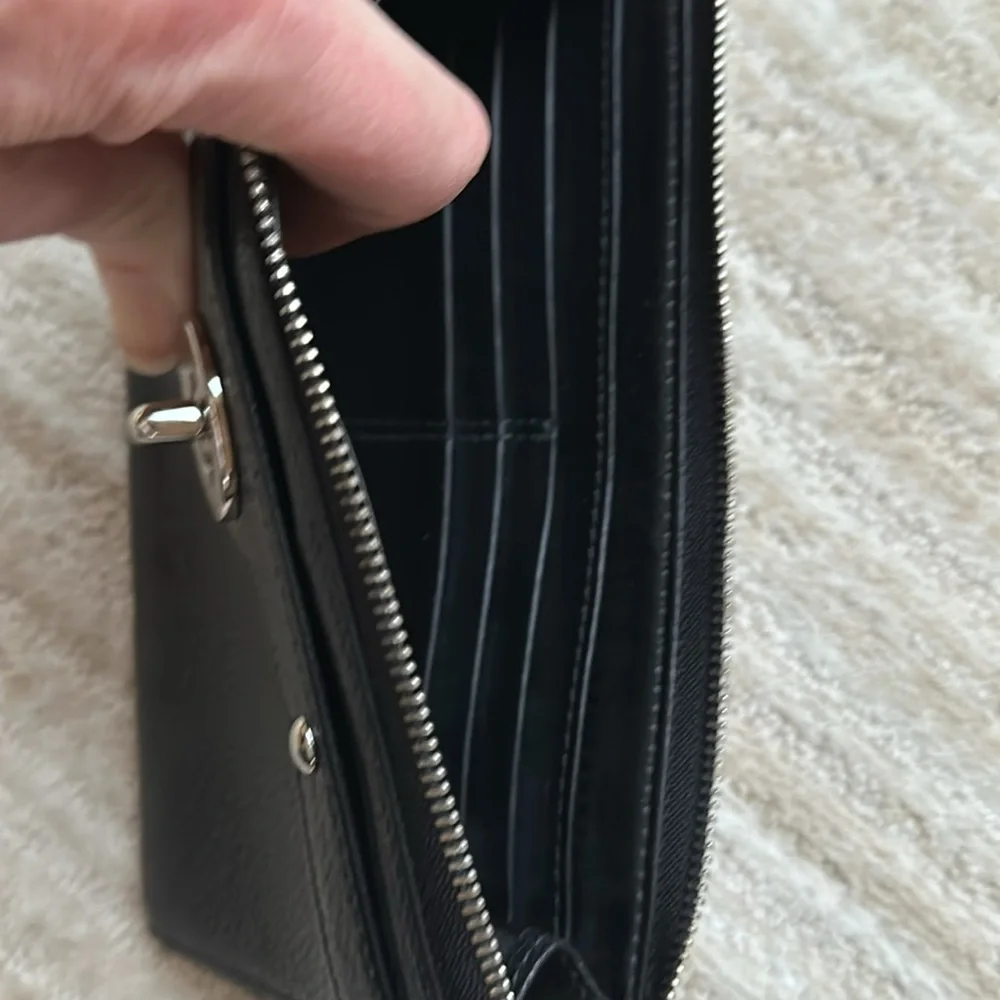 COACH Penelope Zippy Wristlet Pebbled Leather Twist Lock Black Silver Zip Wallet